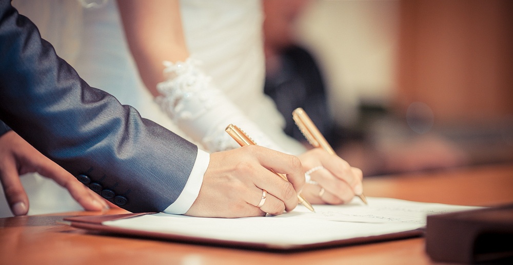 Нужно ли заключать брачный договор?